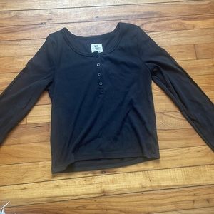 selling this too because i never reach for it. only worn 1!!